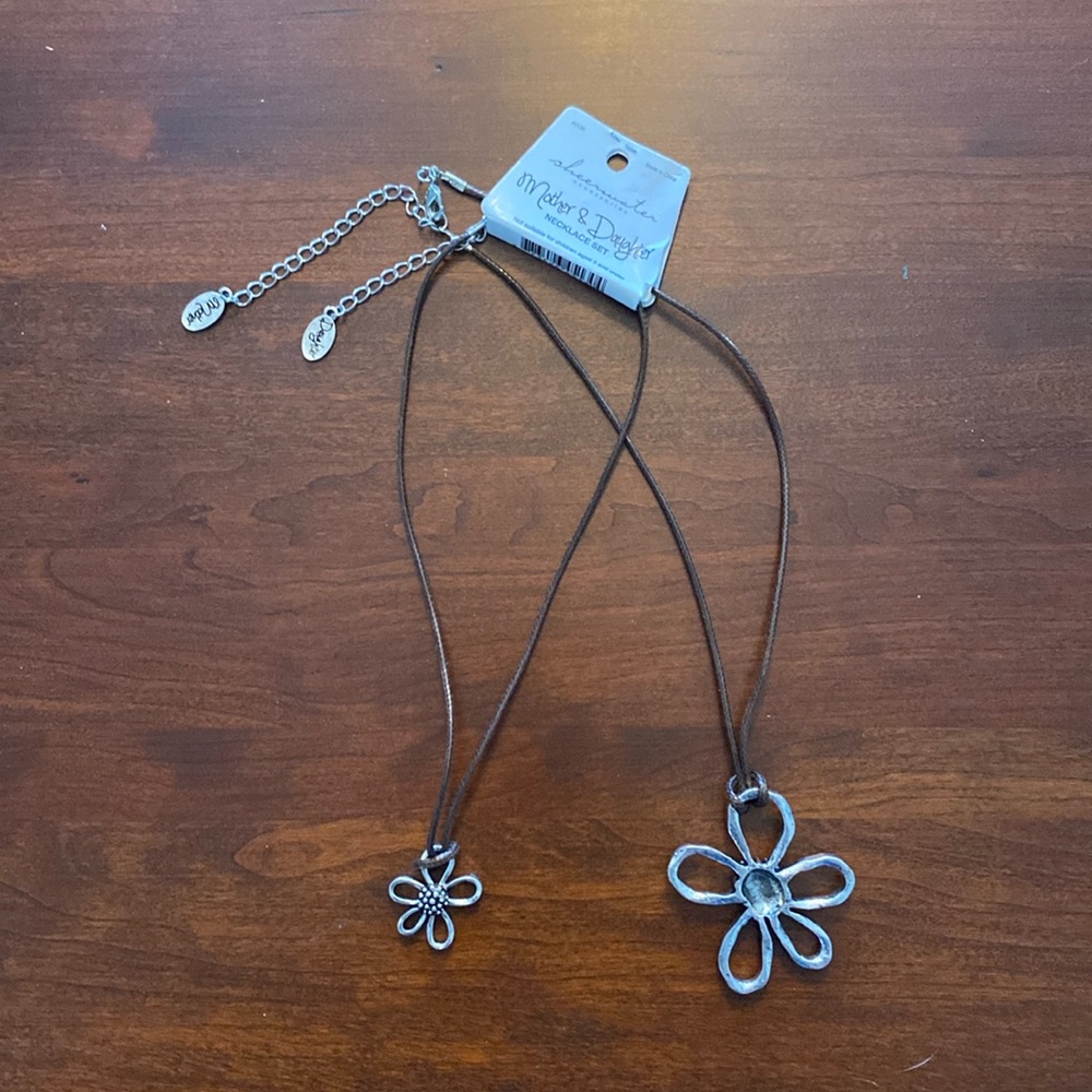 Necklace set. Mother and Daughter. NWT